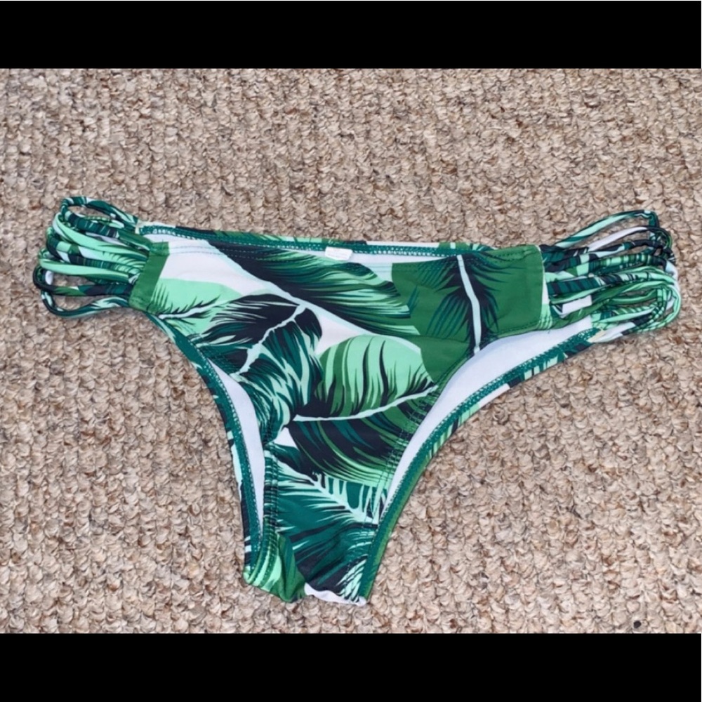 Cheeky bathing suit bottoms! 👙